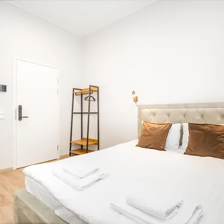 Airport-bus - 13 North - Comfort 7 公寓 塔林